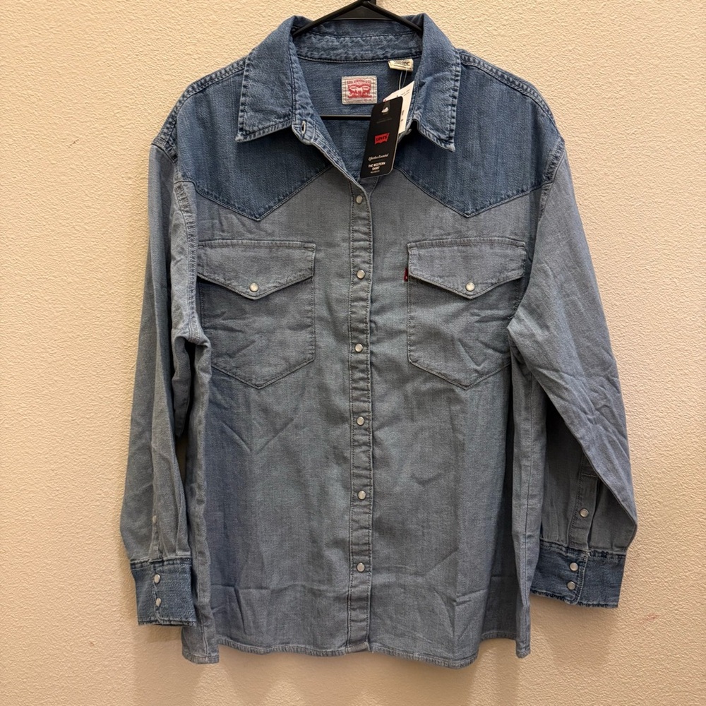 Levi's women’s Two-Tone Denim Shirt - Picture 13 of 14